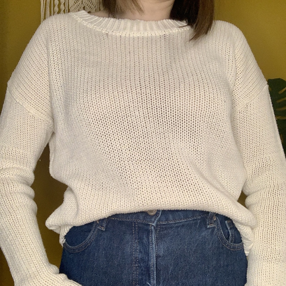 WHITE CABLEKNIT SWEATER
